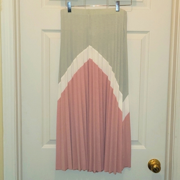 Skirt - Picture 2 of 2